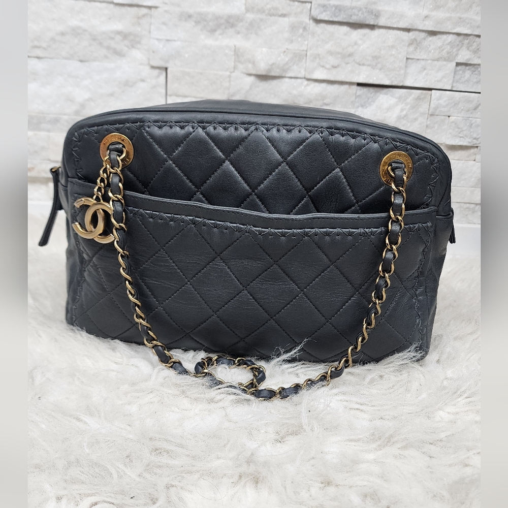 Rare Vintage Chanel Quilted Blue-Grey Lambskin Shoulder Bag with Gold CC Charm - Picture 2 of 16